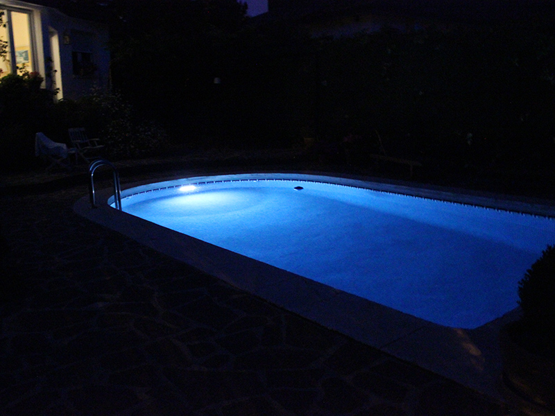 lampada_led_piscina_3.jpg